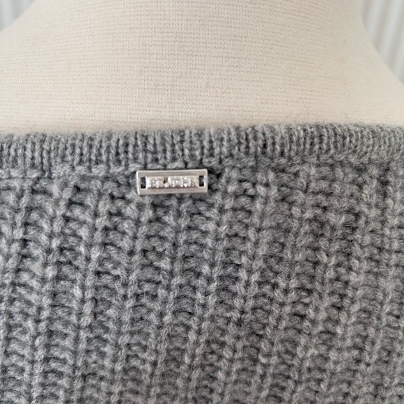 St. John Sport 100% Cashmere Asymmetrical Sweater Gray/Black Women’s Sz Small - Picture 5 of 8